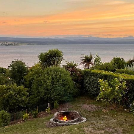 Acacia Bay Bach - Views, Spa & Serenity - Taupo Bagian luar foto