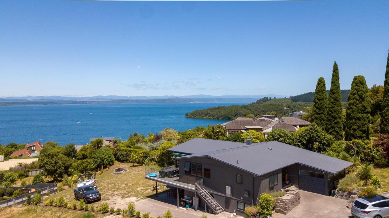 Acacia Bay Bach - Views, Spa & Serenity - Taupo Bagian luar foto