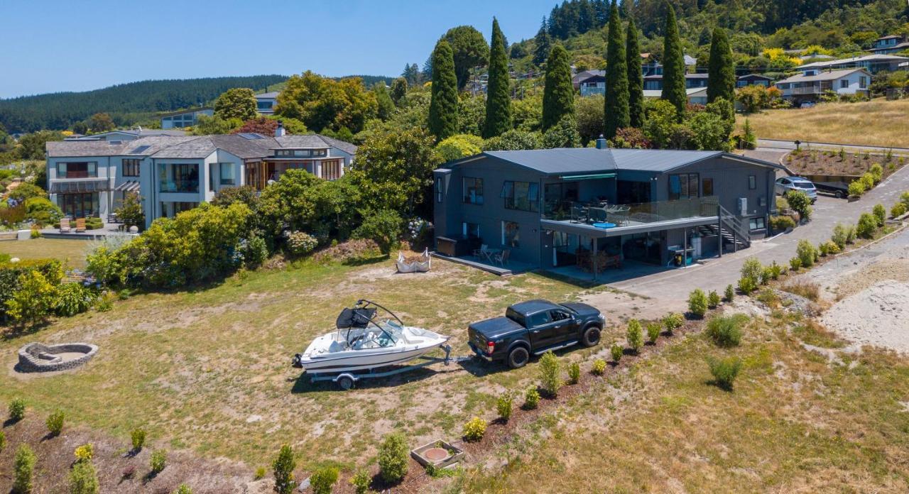 Acacia Bay Bach - Views, Spa & Serenity - Taupo Bagian luar foto