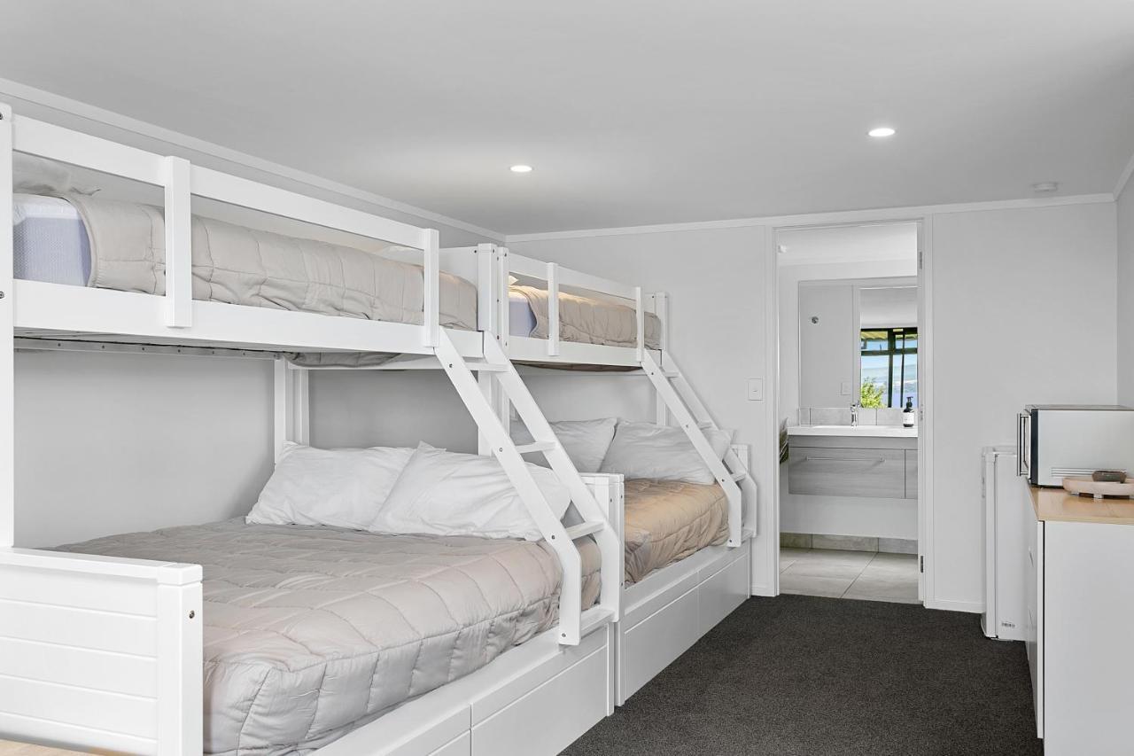 Acacia Bay Bach - Views, Spa & Serenity - Taupo Bagian luar foto