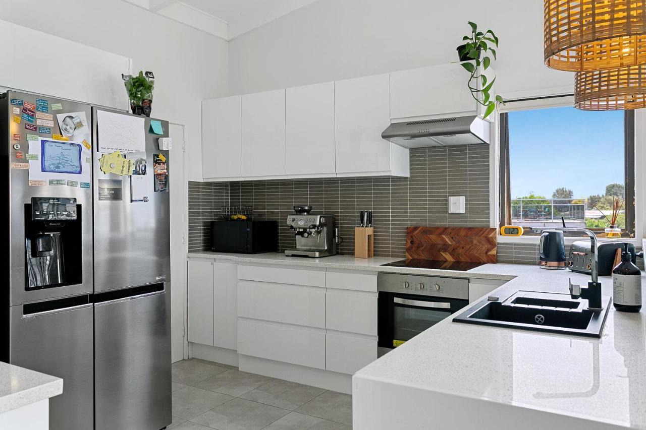 Acacia Bay Bach - Views, Spa & Serenity - Taupo Bagian luar foto