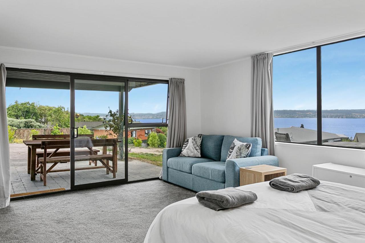 Acacia Bay Bach - Views, Spa & Serenity - Taupo Bagian luar foto